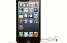 iPhone 5 schwarz mit Kopfhörern