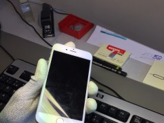 iPhone 6S öffnen Schraubendreher